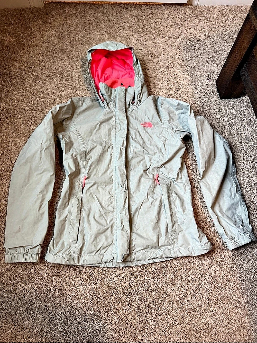 The North Face Women’s HyVent Rain Jacket Gray & Pink size S